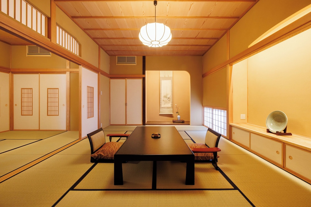 [はぎ] 露天風呂付　純和室 (90 square meter) 客室1 | 松籟荘