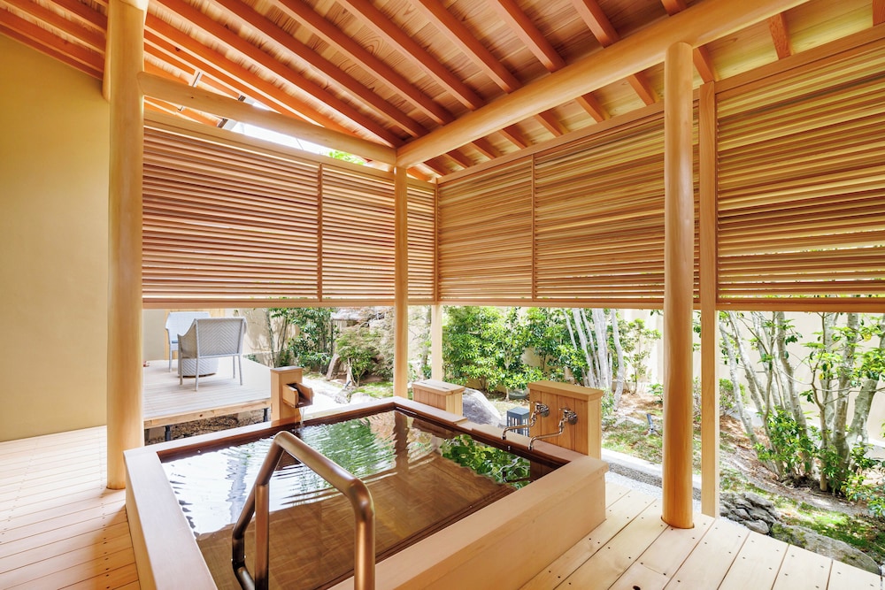 [きく] 露天風呂付　純和室 (95 square meter) 客室18 | 松籟荘