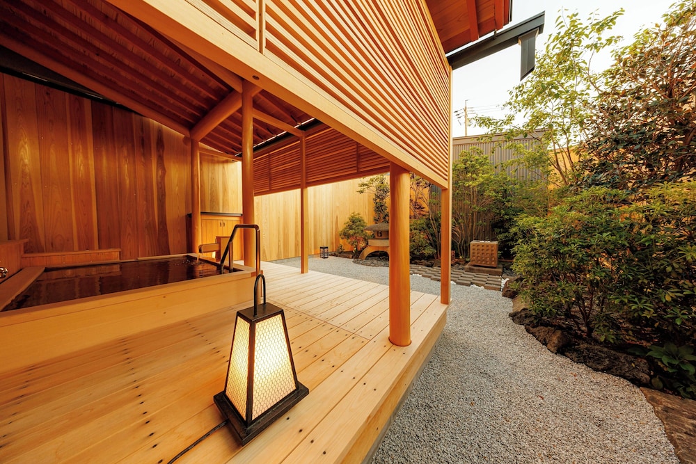 [なでしこ] 露天風呂付　和洋室 (94 square meter) 客室11 | 松籟荘