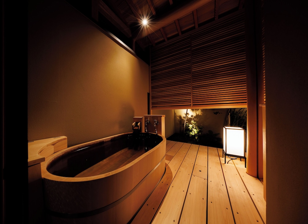 [こまくさ] 露天風呂付　ツイン (60 square meter) バスルーム0 | 松籟荘