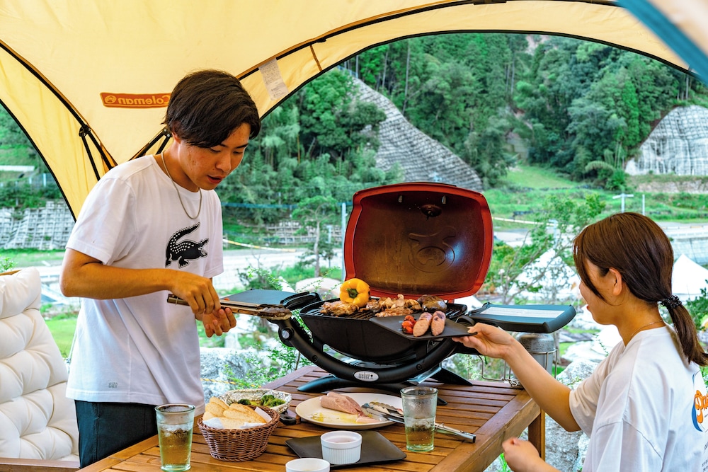 ベーシック 4 人部屋 マウンテンビュー テラス / パティオ1 | 杷木松末アウトドアヴィレッジ