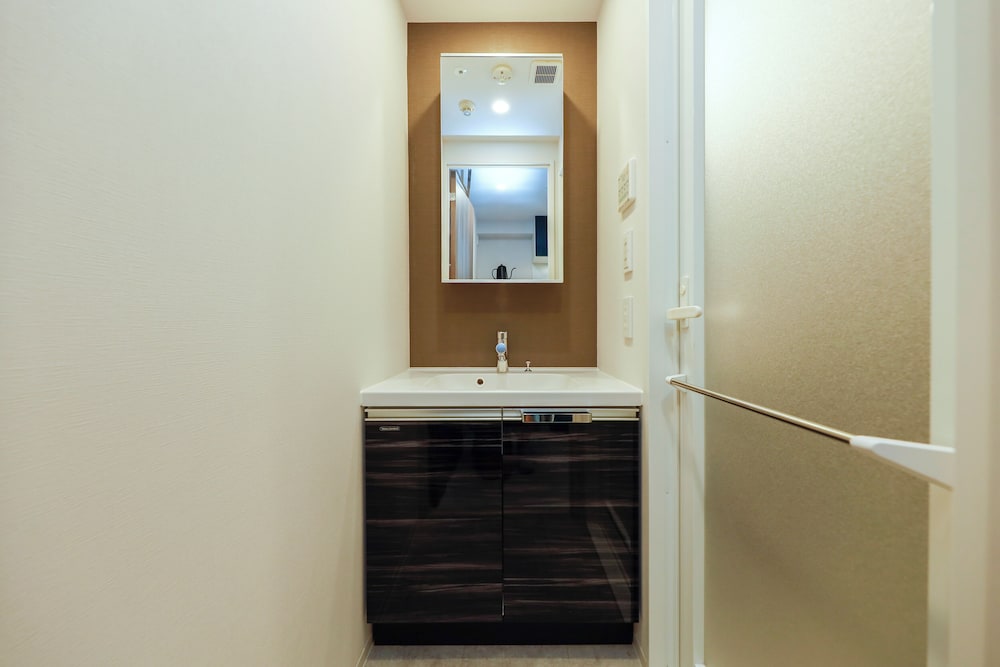 C-1/3名収容 禁煙 バスルーム1 | シーサイド田町 by Tranova