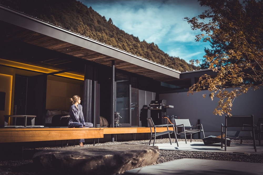 洋 sauna villa [SLIT] 客室2 | UMEGASHIMA DRIVE-IN ＆ SAUNA VILLA