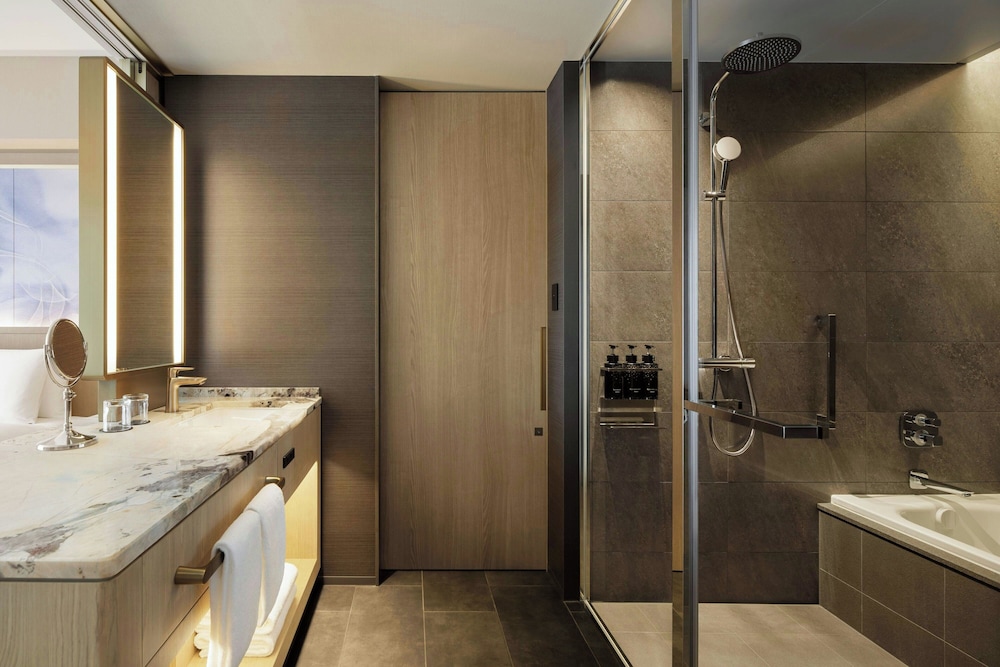 シーニック アリュール キングベッド 1 台 禁煙 バスルーム0 | 大阪ステーションホテル オートグラフ コレクション