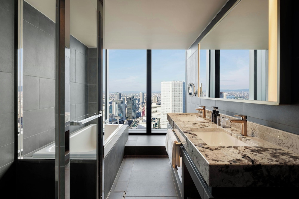 シーニック コーナー キング キングベッド 1 台 禁煙 バスルーム0 | 大阪ステーションホテル オートグラフ コレクション