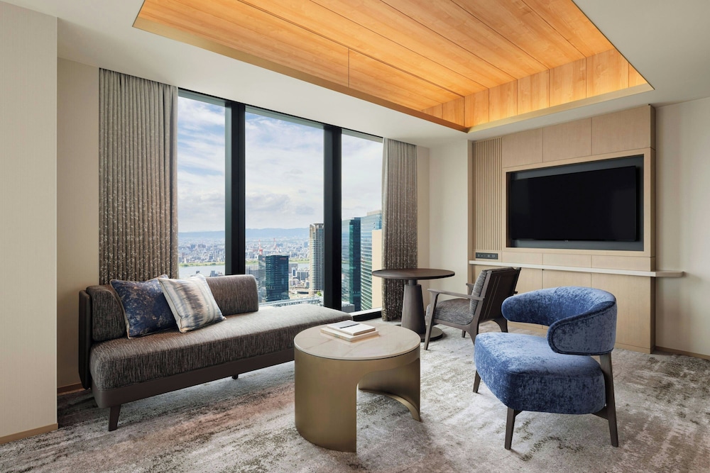 シーニック コーナー ツイン ダブルベッド 2 台 禁煙 リビングルーム0 | 大阪ステーションホテル オートグラフ コレクション