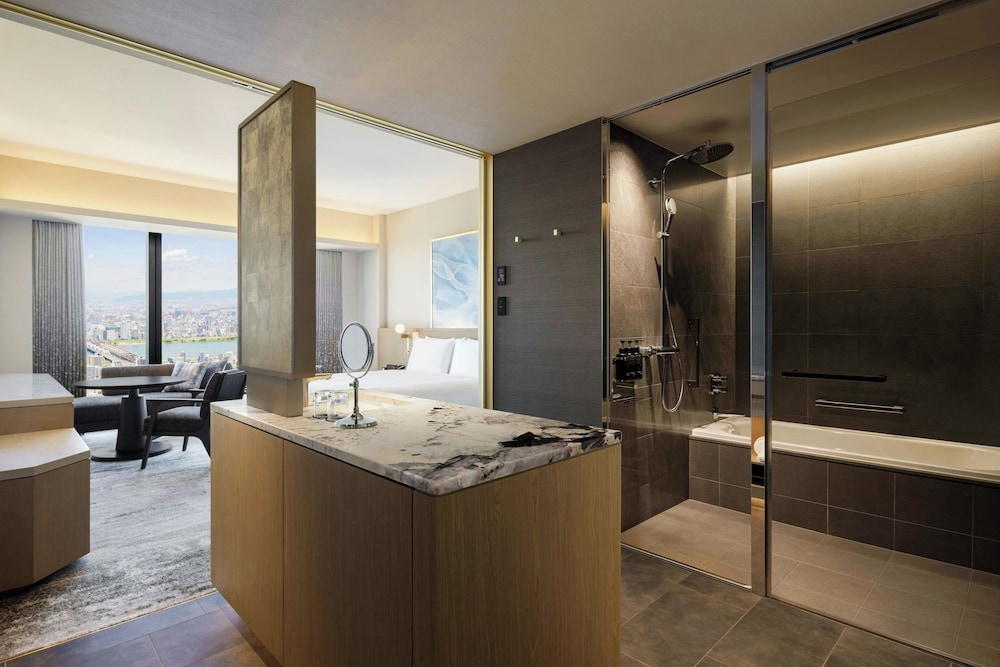 シーニック ツイン ダブルベッド 2 台 禁煙 バスルーム1 | 大阪ステーションホテル オートグラフ コレクション