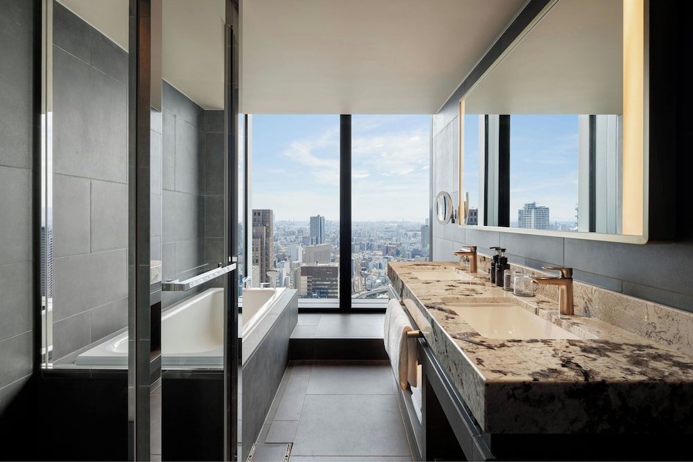 シーニック コーナー ツイン ダブルベッド 2 台 禁煙 客室2 | 大阪ステーションホテル オートグラフ コレクション