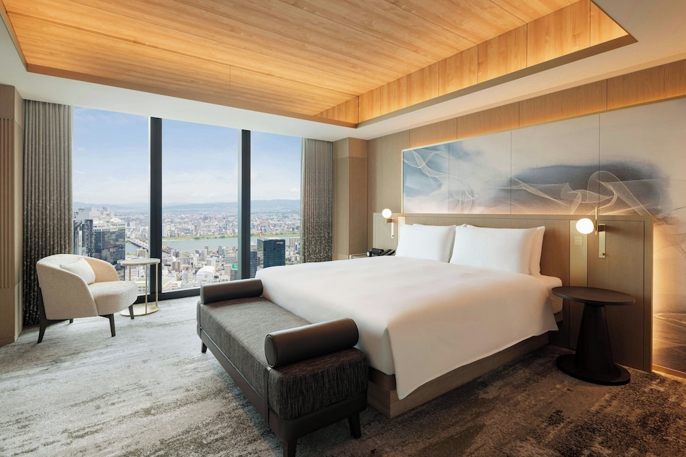 スペシャリティ スイート キング キングベッド 1 台 | 大阪ステーションホテル オートグラフ コレクション