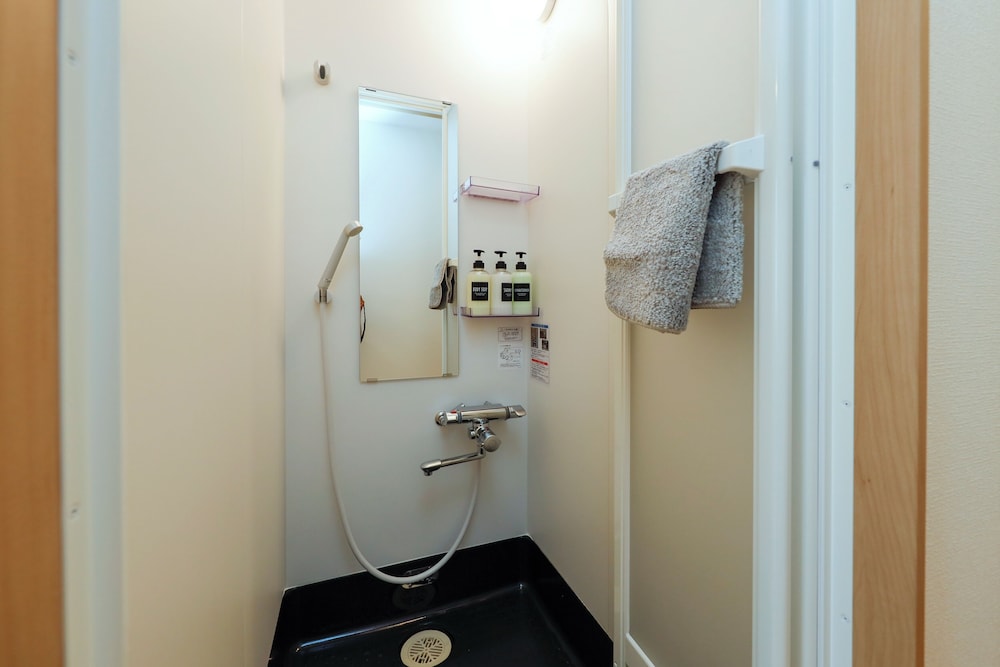 2F/2名収容 シングルサイズ 禁煙 バスルーム0 | 中野ファイブ by Tranova