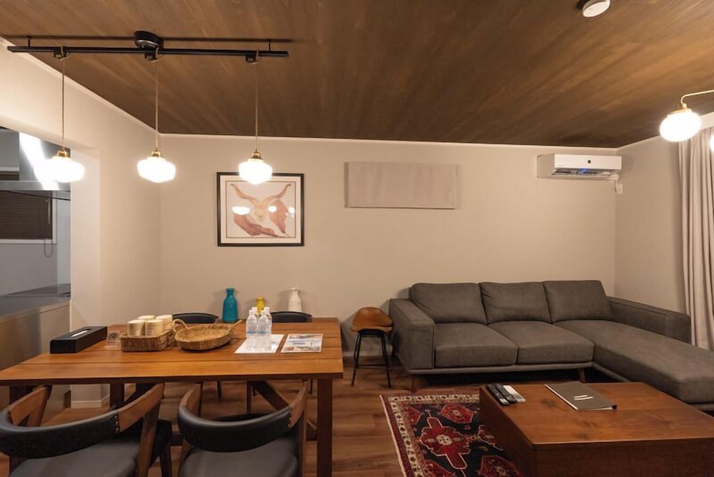 A棟 禁煙 リビング エリア1 | LOCALINO STAY AOSHIMA