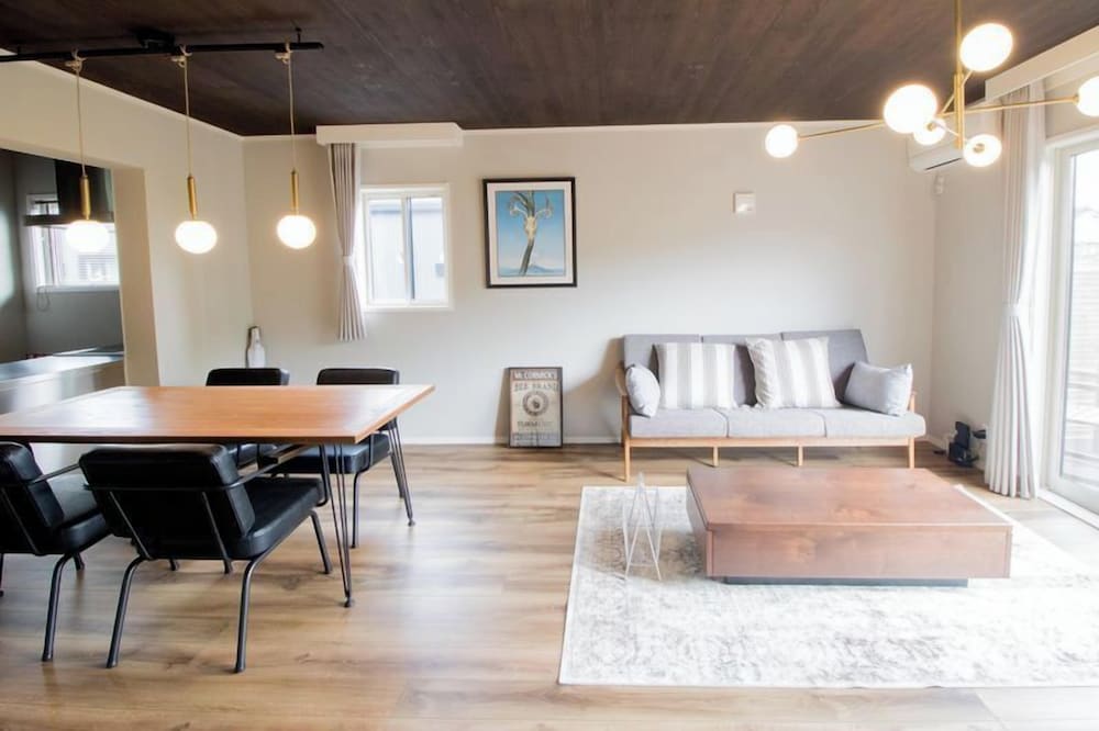 B棟 禁煙 リビング エリア4 | LOCALINO STAY AOSHIMA