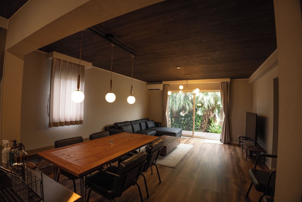 C棟 禁煙 リビング エリア1 | LOCALINO STAY AOSHIMA