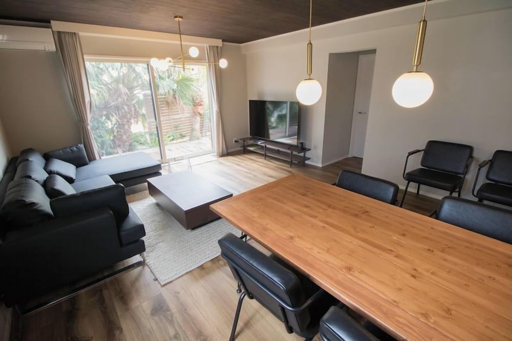 B棟 禁煙 リビング エリア6 | LOCALINO STAY AOSHIMA