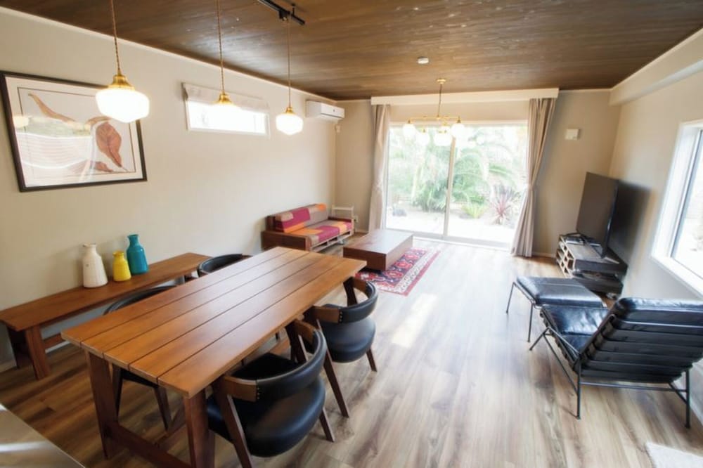 A棟 禁煙 リビング エリア3 | LOCALINO STAY AOSHIMA