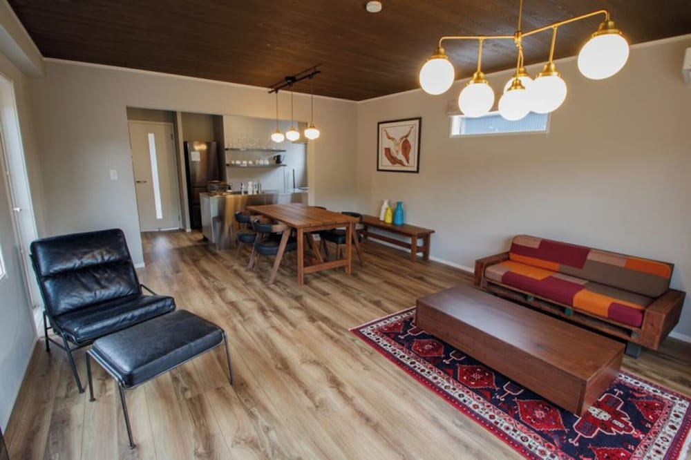 A棟 禁煙 リビング エリア2 | LOCALINO STAY AOSHIMA