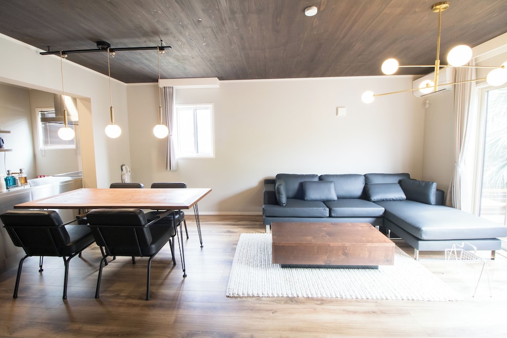 C棟 禁煙 リビング エリア0 | LOCALINO STAY AOSHIMA