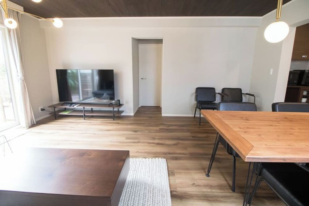 C棟 禁煙 リビング エリア7 | LOCALINO STAY AOSHIMA