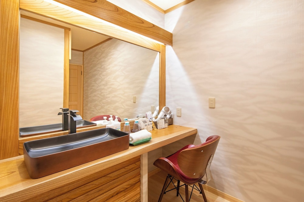 105号室　露天風呂付きリニューアル客室（二間） 客室4 | 河津七滝　渓流温泉茶寮　水鞠-MIZUMARI-（旧：旬彩つりばし）