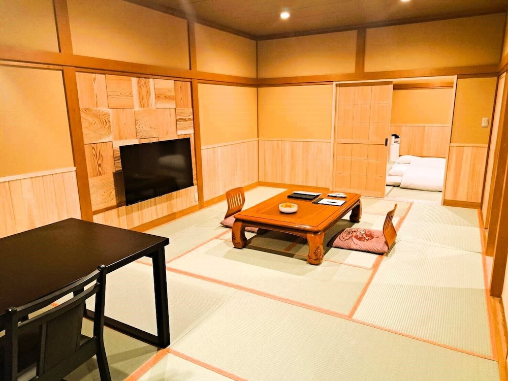 105号室　露天風呂付きリニューアル客室（二間） 客室6 | 河津七滝　渓流温泉茶寮　水鞠-MIZUMARI-（旧：旬彩つりばし）