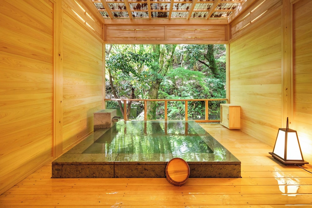 101号室　露天風呂付きリニューアル客室（二間） | 河津七滝　渓流温泉茶寮　水鞠-MIZUMARI-（旧：旬彩つりばし）