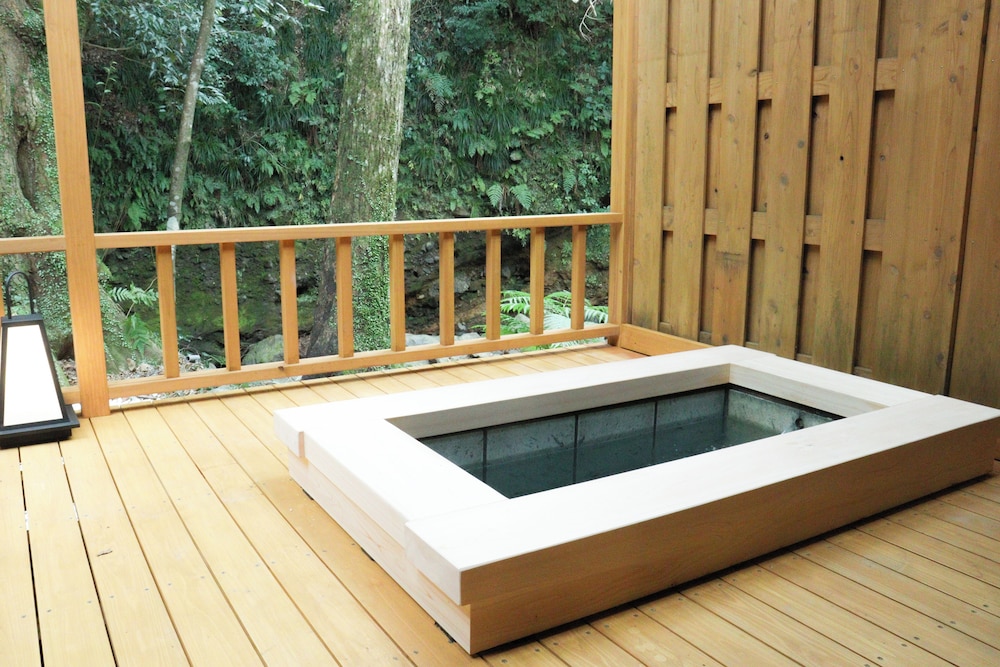 105号室　露天風呂付きリニューアル客室（二間） 客室0 | 河津七滝　渓流温泉茶寮　水鞠-MIZUMARI-（旧：旬彩つりばし）