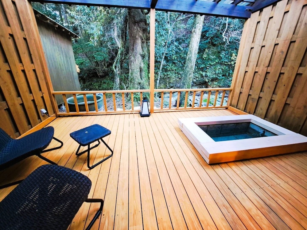 105号室　露天風呂付きリニューアル客室（二間） 客室3 | 河津七滝　渓流温泉茶寮　水鞠-MIZUMARI-（旧：旬彩つりばし）