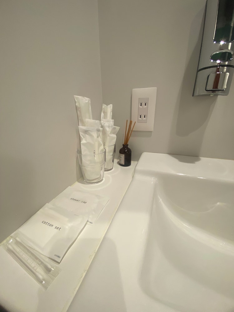 スーペリア ツインルーム シングルベッド 2 台 禁煙 専用バスルーム バスルーム6 | My Home Inn Sennan Onosato