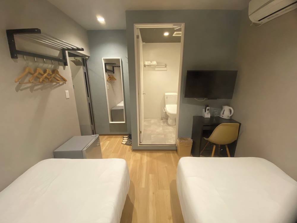 クラシック ツインルーム シングルベッド 2 台 禁煙 専用バスルーム 客室7 | My Home Inn Sennan Onosato