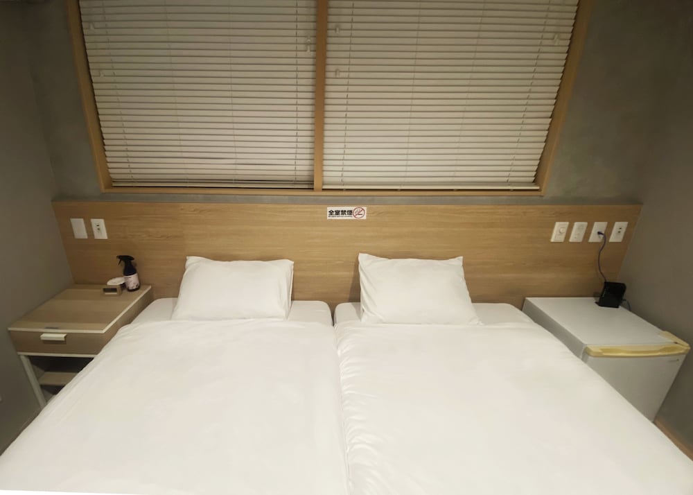 スーペリア ツインルーム シングルベッド 2 台 禁煙 専用バスルーム 客室28 | My Home Inn Sennan Onosato