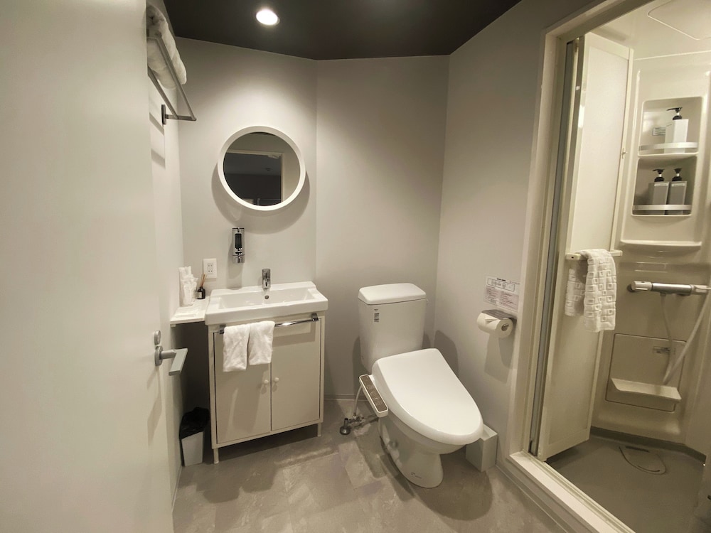 スーペリア ツインルーム シングルベッド 2 台 禁煙 専用バスルーム バスルーム9 | My Home Inn Sennan Onosato