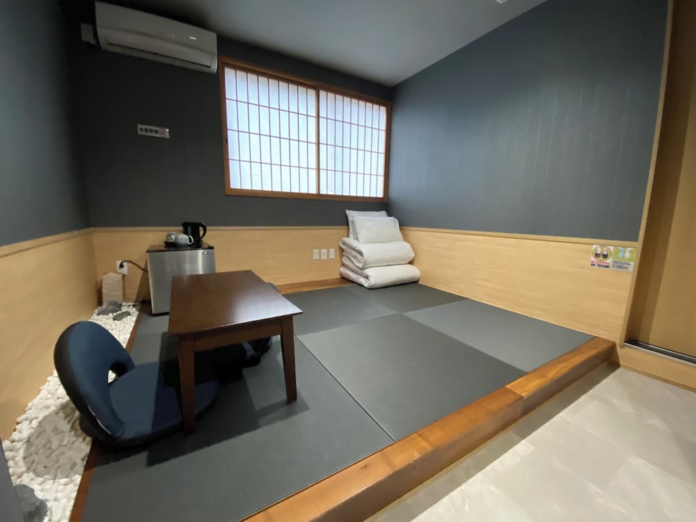 スーペリア ダブルルーム 布団 禁煙 専用バスルーム 客室16 | My Home Inn Sennan Onosato