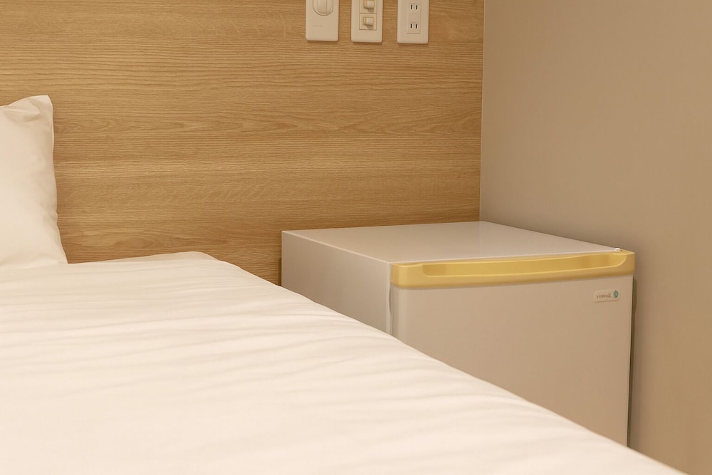 スーペリア ツインルーム シングルベッド 2 台 禁煙 専用バスルーム 客室16 | My Home Inn Sennan Onosato