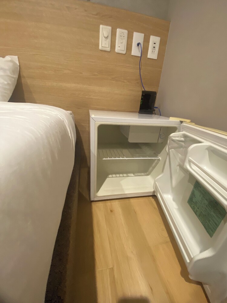 スーペリア ツインルーム シングルベッド 2 台 禁煙 専用バスルーム 客室13 | My Home Inn Sennan Onosato