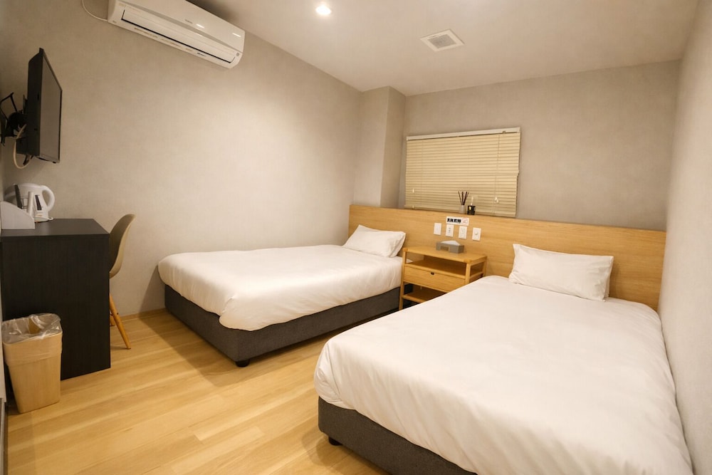 クラシック ツインルーム シングルベッド 2 台 禁煙 専用バスルーム | My Home Inn Sennan Onosato
