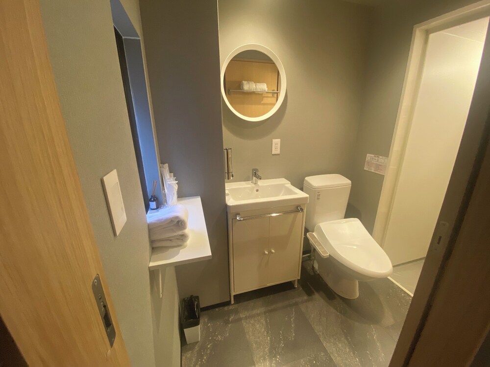 スタンダード ダブルルーム 布団 禁煙 専用バスルーム バスルーム10 | My Home Inn Sennan Onosato