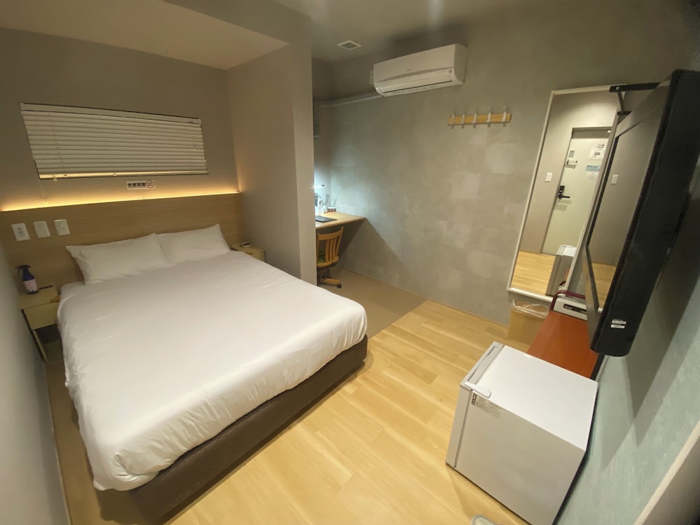 クラシック ダブルルーム ダブルベッド 1 台 禁煙 専用バスルーム 客室7 | My Home Inn Sennan Onosato