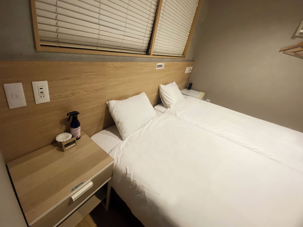 スーペリア ツインルーム シングルベッド 2 台 禁煙 専用バスルーム 客室20 | My Home Inn Sennan Onosato