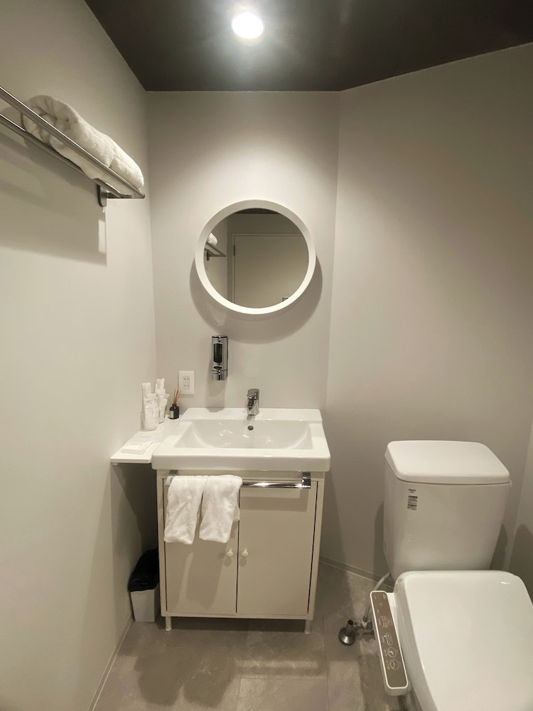 スーペリア ツインルーム シングルベッド 2 台 禁煙 専用バスルーム バスルーム5 | My Home Inn Sennan Onosato