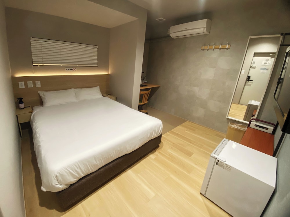 クラシック ダブルルーム ダブルベッド 1 台 禁煙 専用バスルーム 客室16 | My Home Inn Sennan Onosato