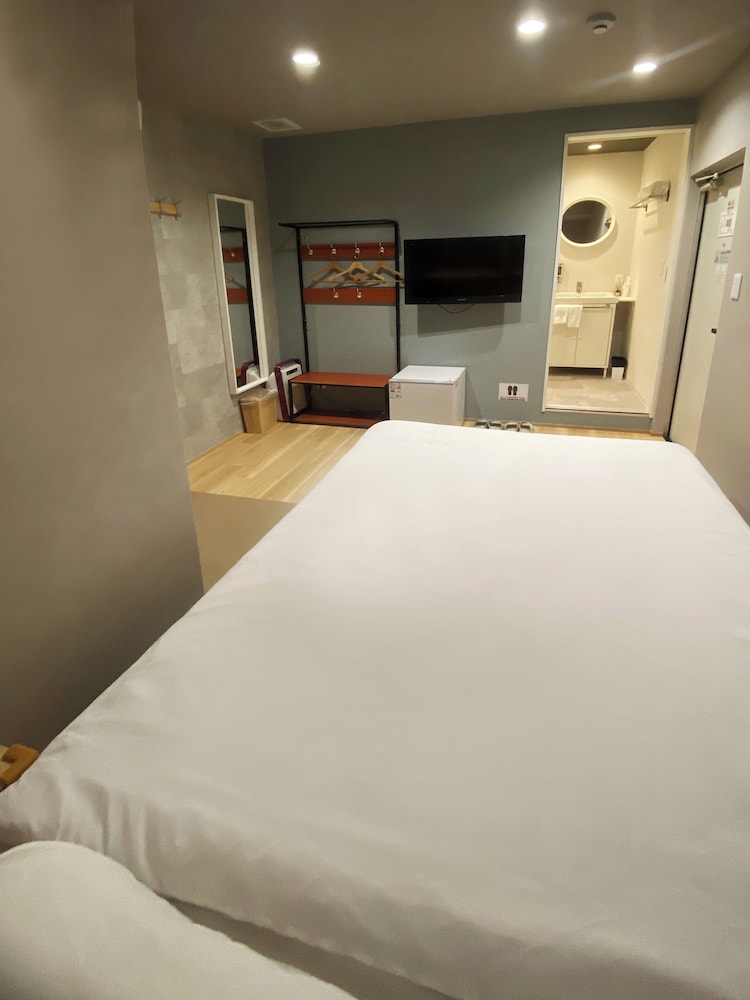 クラシック ダブルルーム ダブルベッド 1 台 禁煙 専用バスルーム 客室9 | My Home Inn Sennan Onosato