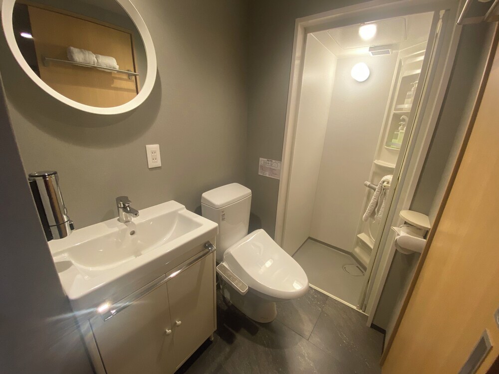 スタンダード ダブルルーム 布団 禁煙 専用バスルーム バスルーム8 | My Home Inn Sennan Onosato