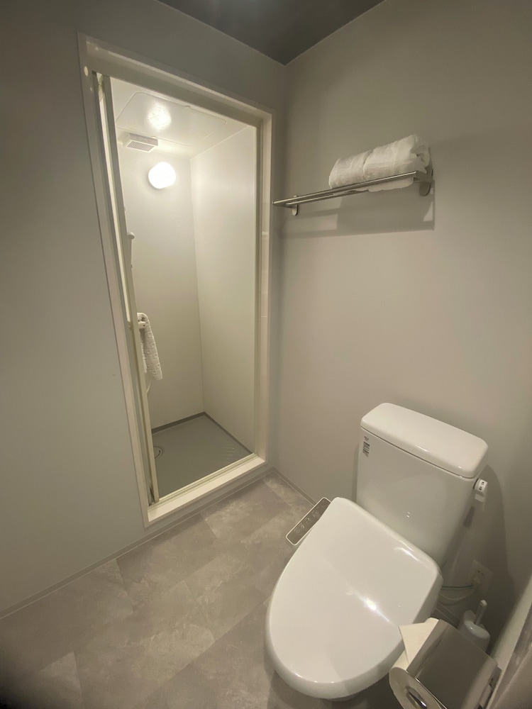 クラシック ツインルーム シングルベッド 2 台 禁煙 専用バスルーム バスルーム8 | My Home Inn Sennan Onosato