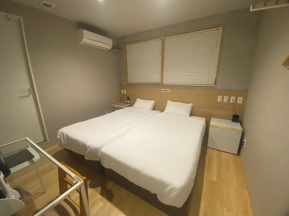 スーペリア ツインルーム シングルベッド 2 台 禁煙 専用バスルーム 客室27 | My Home Inn Sennan Onosato