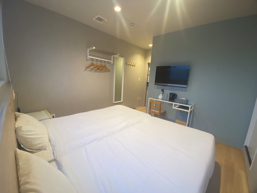 スーペリア ツインルーム シングルベッド 2 台 禁煙 専用バスルーム 客室24 | My Home Inn Sennan Onosato