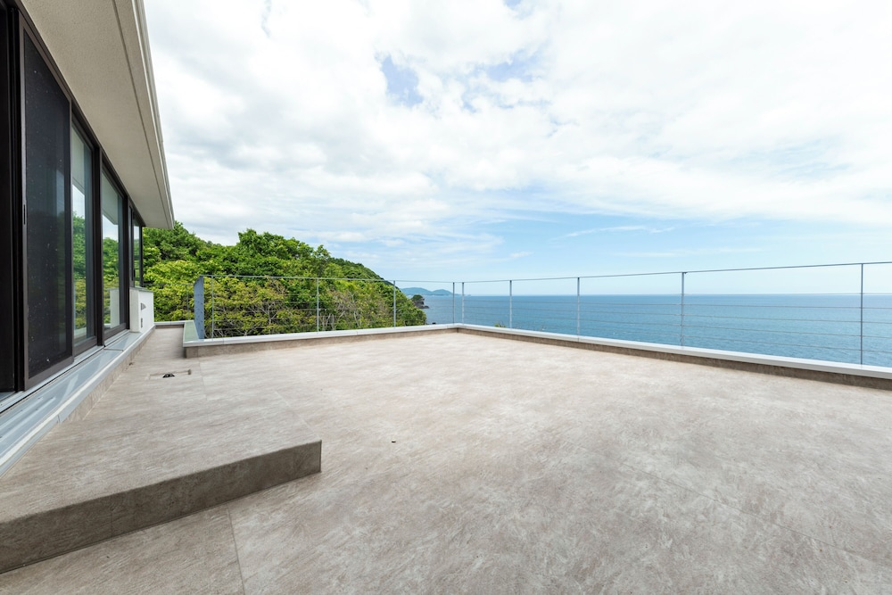 ベーシック ヴィラ テラス / パティオ1 | ヴィラ オーキッド