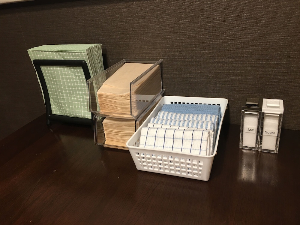 スーペリア ルーム 布団 禁煙 専用バスルーム 共用キッチン設備1 | My Home Inn Izumisano