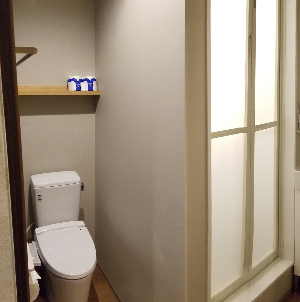 スーペリア ルーム 布団 禁煙 専用バスルーム バスルーム7 | My Home Inn Izumisano