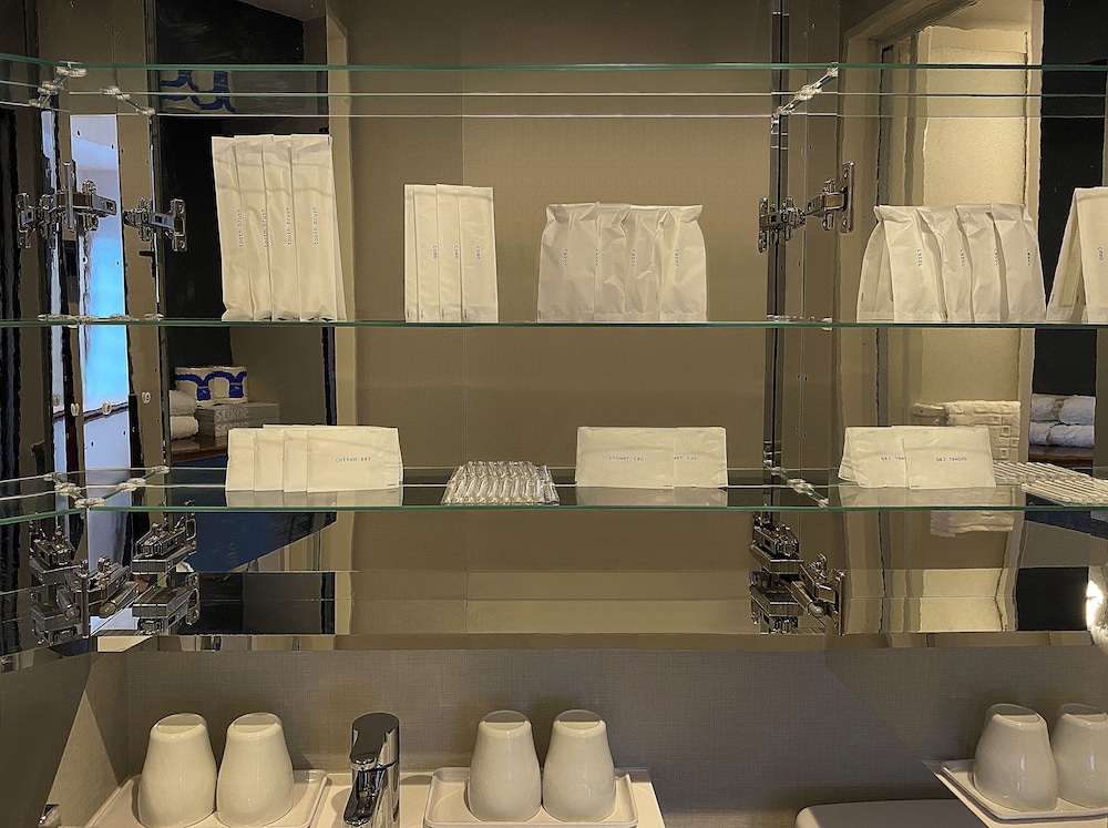 ファミリー ルーム ベッド (複数台) 専用バスルーム バスルーム2 | My Home Inn Izumisano