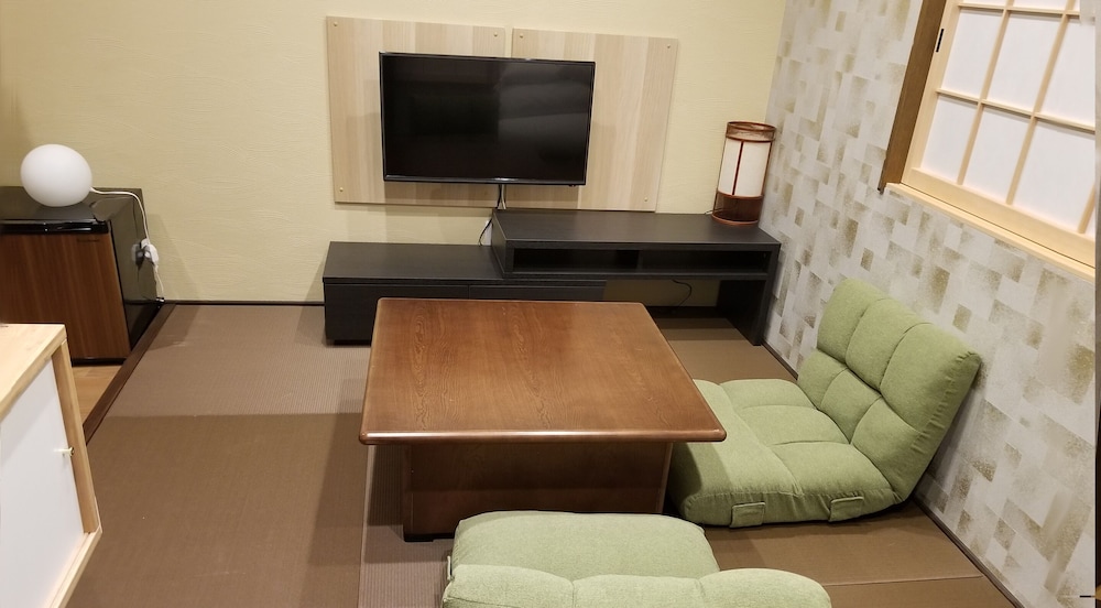 スーペリア ルーム 布団 禁煙 専用バスルーム 客室3 | My Home Inn Izumisano